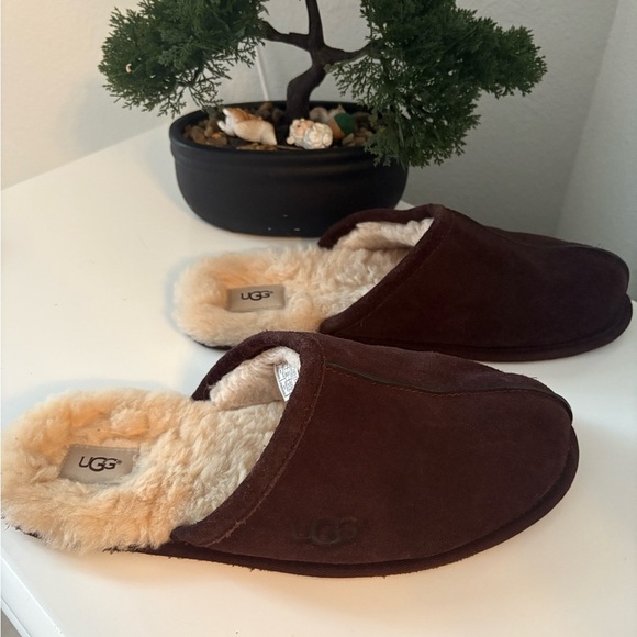 UGG Chocolate Suede Slippers with Plush Lining - Picture 1 of 4